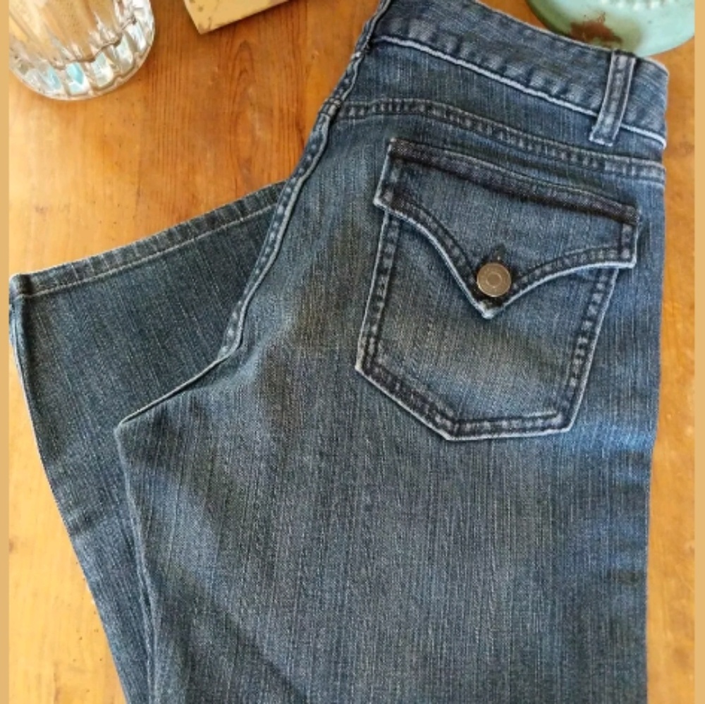 Gap Curvy Flare Capris size 8